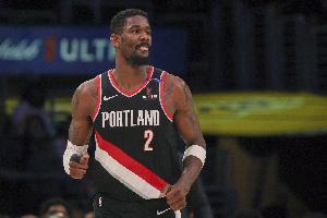 顿宝人不错各队给艾顿背景调查时 开拓者给的都是积极评价